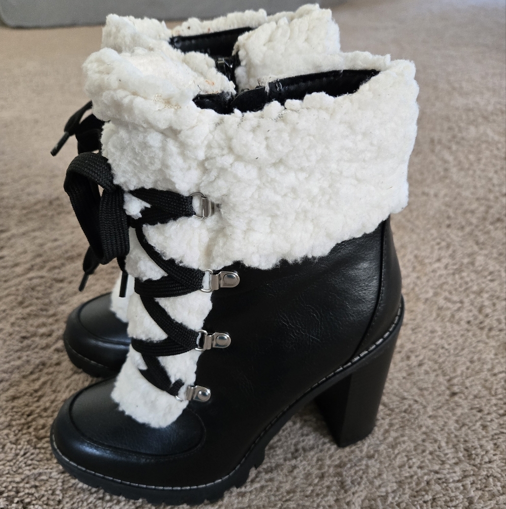 🔥 LIKE NEW BCBGENERATION FAUX FUR LEATHER BOOTS / BOOTIES SIZE 7